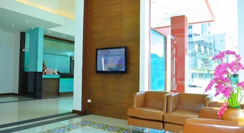 فندق ذا كولور هات ياي المظهر الخارجي الصورة
